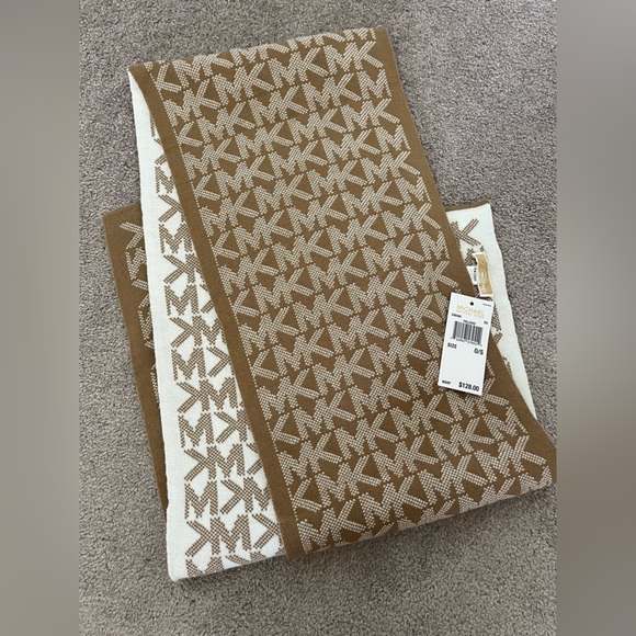 Michael Kors Accessories - MICHAEL KORS Scarf